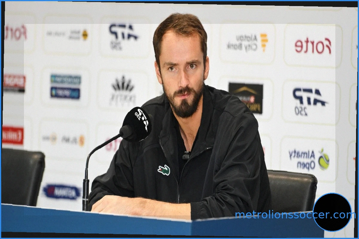 Medvedev Prioritizes Season End Over Rest, Cites Family and Tournament Commitment