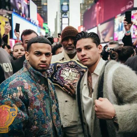 Bradley Predicts Garcia Victory Over Romero