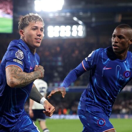 Chelsea and Tottenham Clash in Chaotic Derby Match