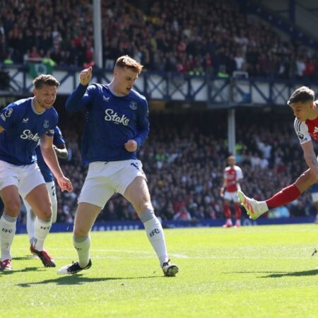 Ex-Referee Explains VAR’s Everton Penalty Decision Against Arsenal as Arteta Expresses Anger