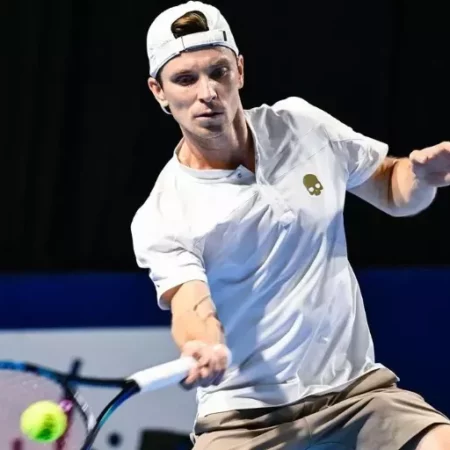 Alexey Vatutin Reaches Round Two in Estoril