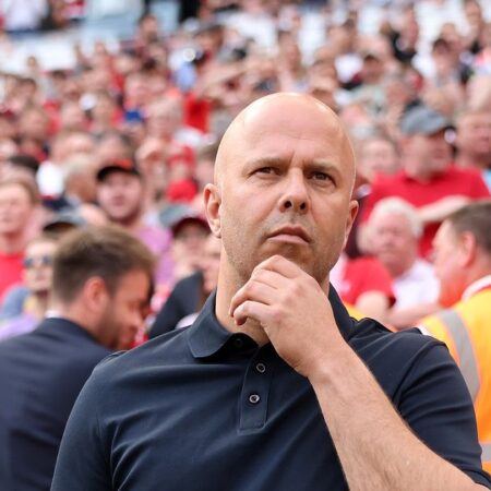 Liverpool boss Arne Slot parties with Wayne Lineker and EastEnders icon in Ibiza just hours after Arsenal clash