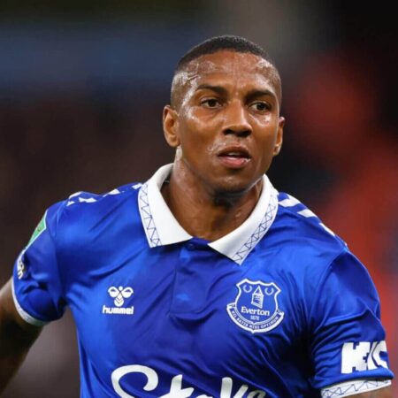 Ashley Young Among Three Players Released by Everton