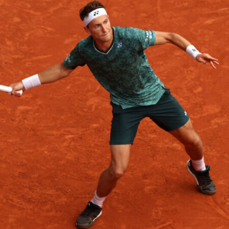 Gstaad ATP: Burruchaga Advances to Quarterfinals Amidst Rain Delays; Majchrzak Eliminated