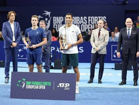 Брюссель (ATP): Феликс Оже-Альяссим вышел в четвертьфинал