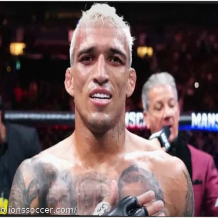 Чарльз Оливейра доминирует над Максом Холлоуэем в главном событии UFC 326