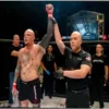 Энтони Смит одержал победу над Чейзом Шерманом в бою MMA без перчаток